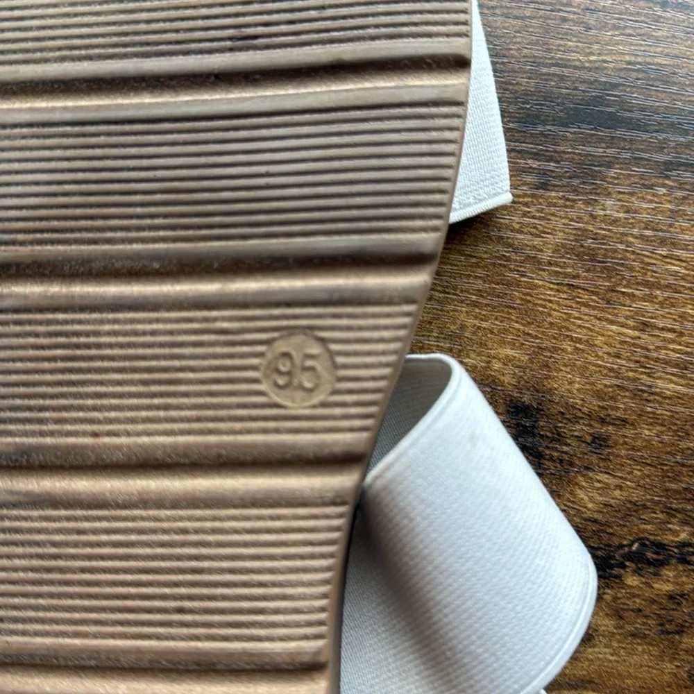 Steve Madden 9.5 White & Tan Iria Sandals